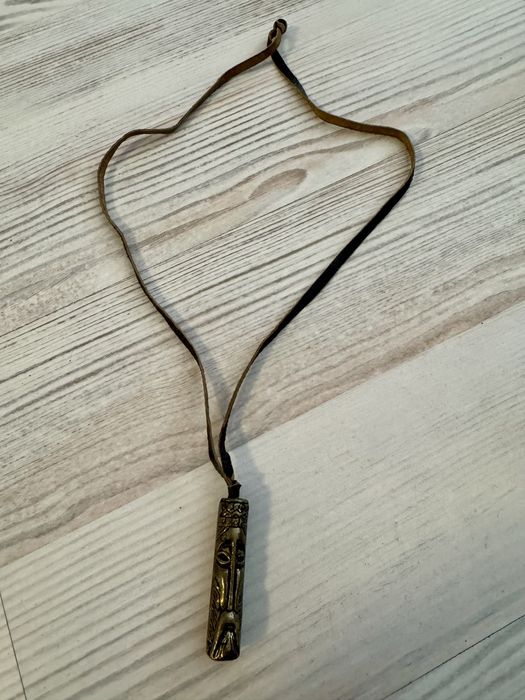 Красиви бижута; африкански амулет, ръкавели и игла