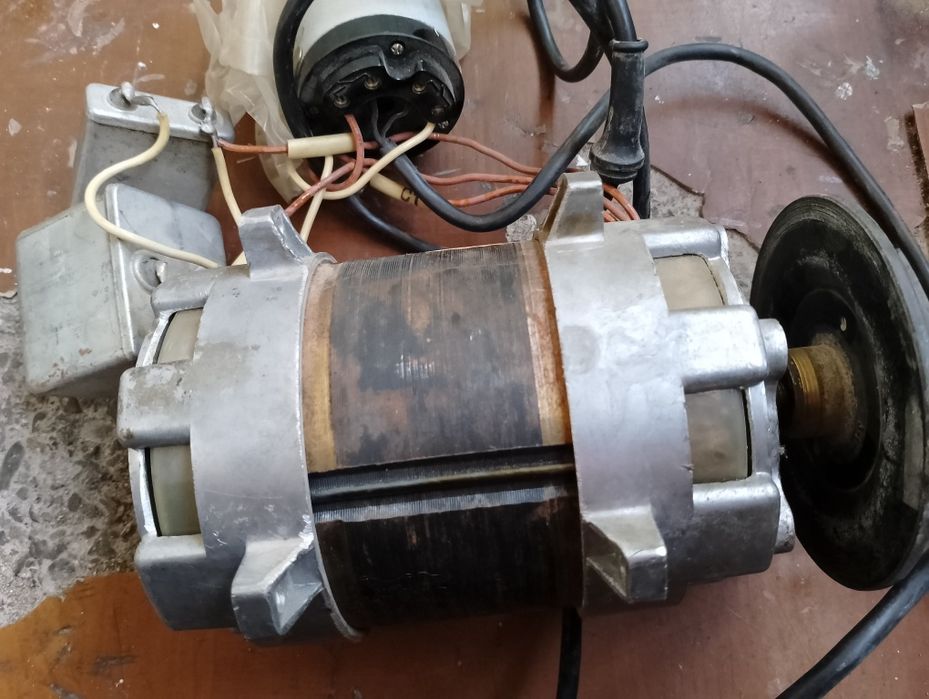 Продам мотор от стиральной машины малютка