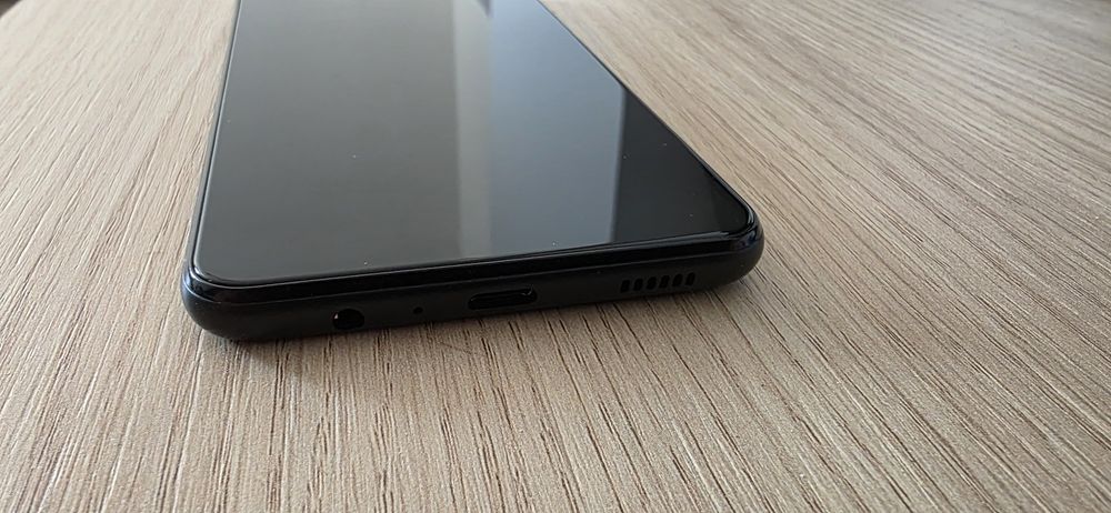 Samsung Galaxy A13 5G – много запазен + бонус кейс