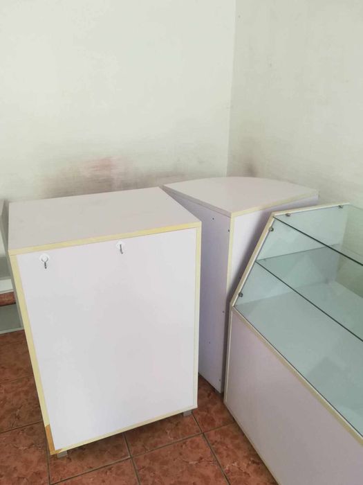 Обзавеждане на магазин, ателие...