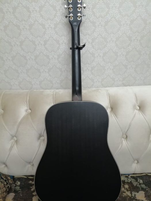 Срочно продам гитару