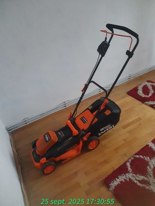 Masina de tuns iarba Ruris Expert 330E