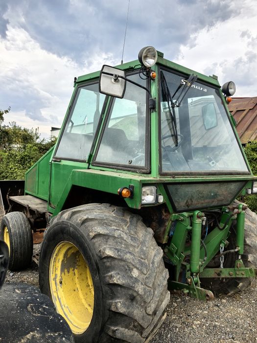 Tractor Internațional reversibil priza fata