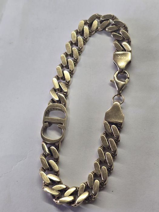 Золотой женский браслет.