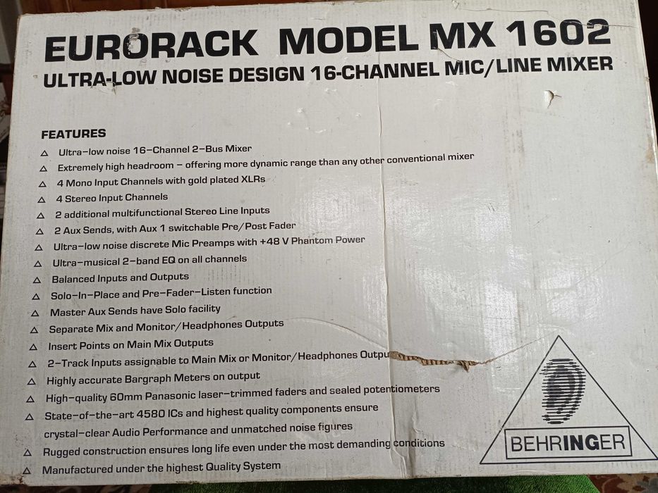 Смесителен пулт BEHRINGER