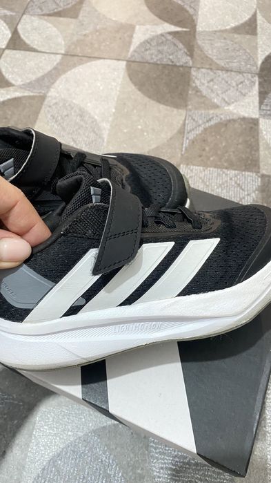 Продам кроссовки  Adidas оригинал размер 28 в хорошем состоянии