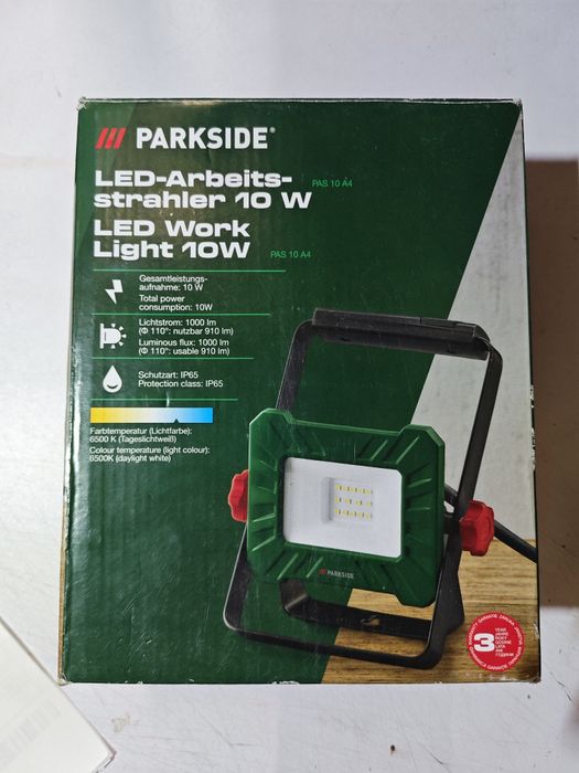 Proiector cu fir parkside PAS 10 A3