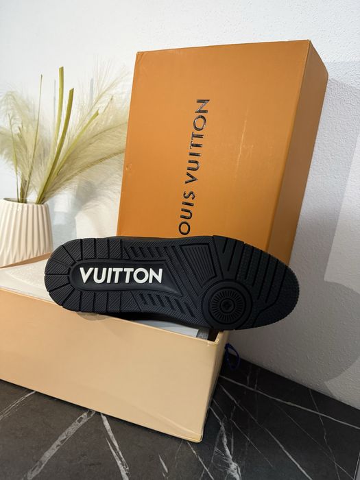 Adidasi Louis Vuitton