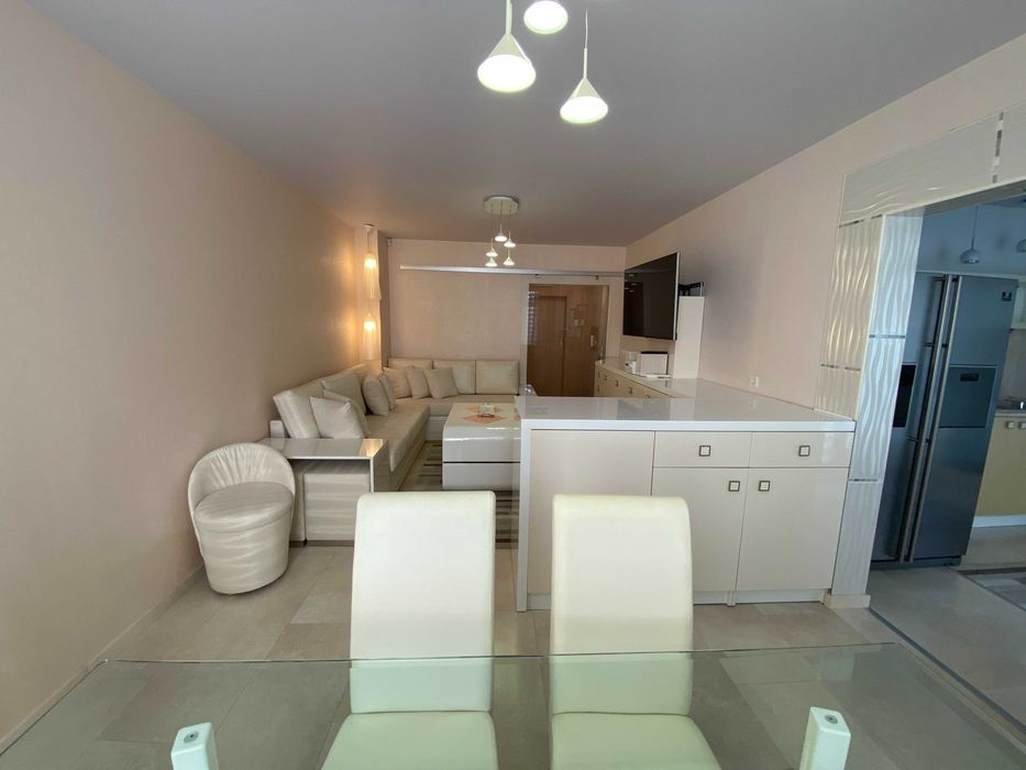 Дава се под наем Тристаен апартамент в Варна, Лятно кино Тракия - 80 кв.м за 918 € - Снимка #1