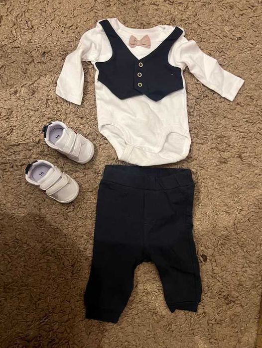 Set costum bebelusi bumbac, marime 56, adidasi, pantaloni si body H&M