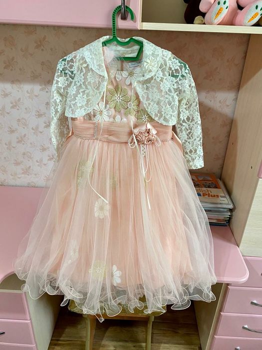 Продам нарядные платья