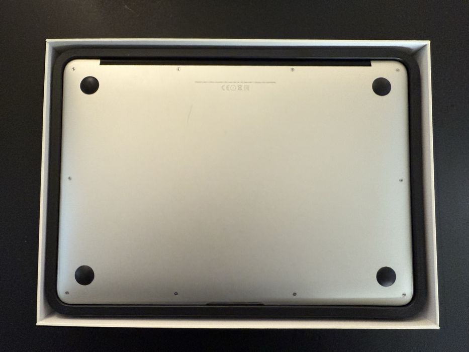 MacBookAir A1466 | i5 | 4 GB Ram | SSD 128 | Baterie Noua |Mouse CADOU