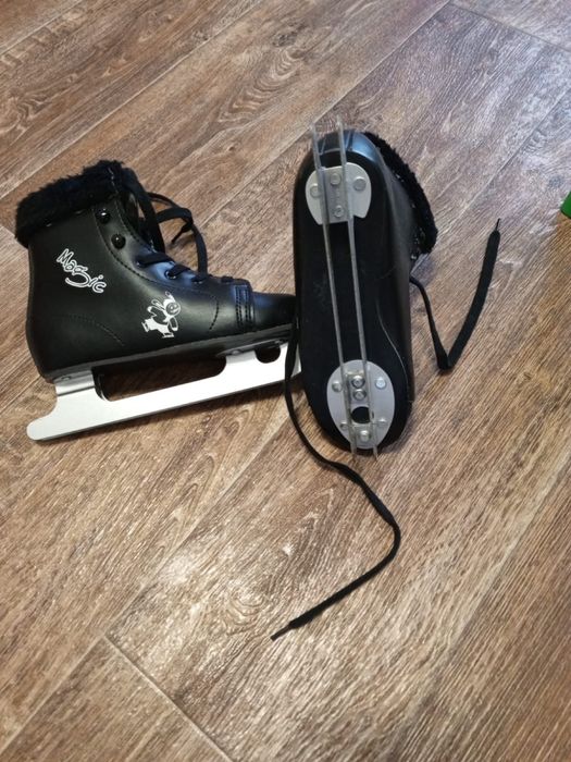 Продам детские коньки