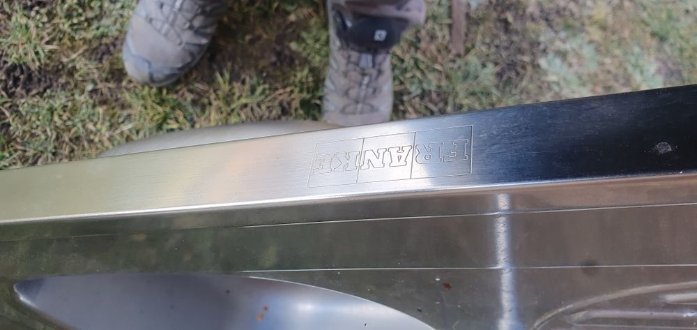 Vana din fonta + baterie + chiuveta bucatarie
Stare foarte buna de uti