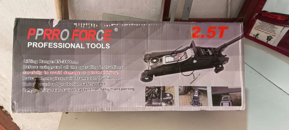 Продам домкрат подкатный.