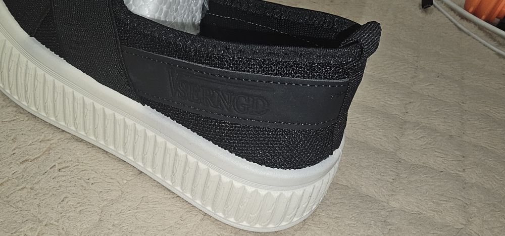 Продам женские кеды