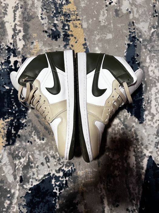 Adidasi Jordani 1 mid