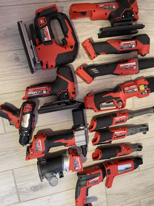 Vand scule milwaukee noii