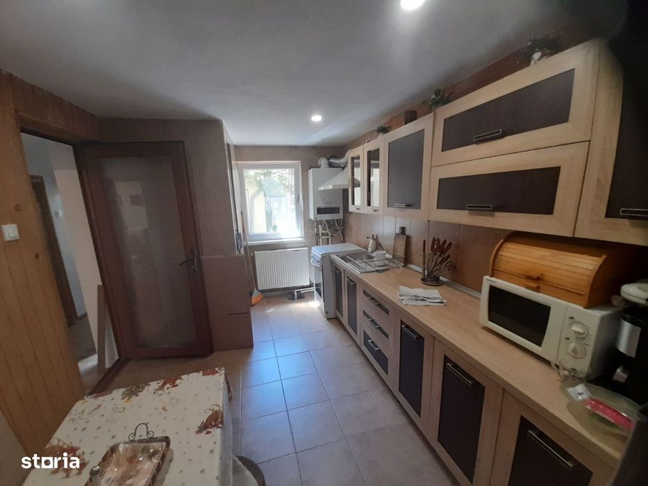 2 Casa renovate, singur curte, Piata Victoriei, Titulescu, Buzesti