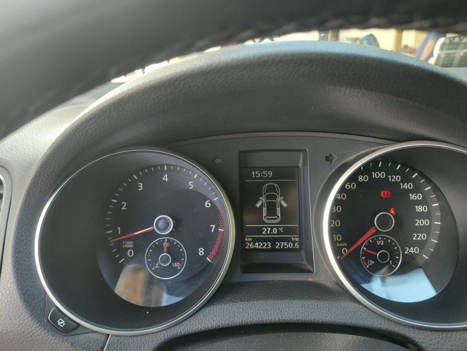 Volkswagen golf.