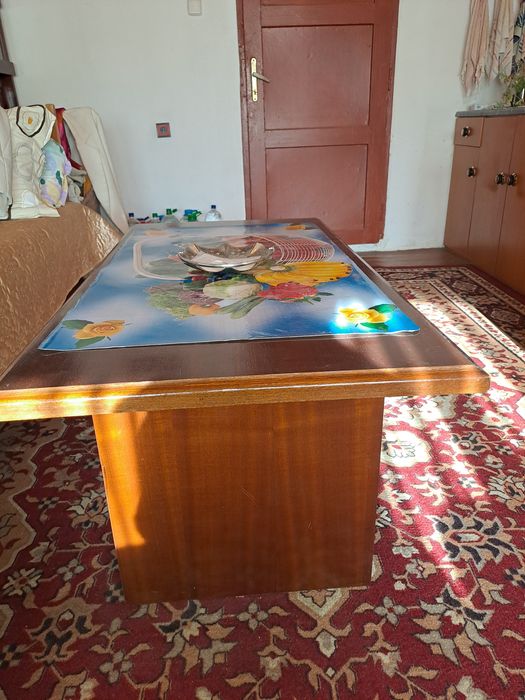 Продавам Холна маса