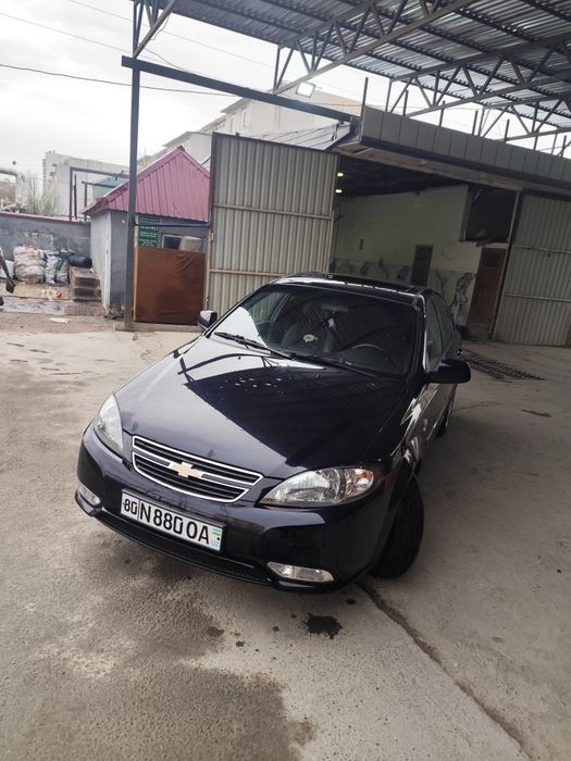 Lasetti jentra sotiladi