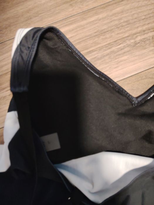 Цял  бански  в черно и бяло