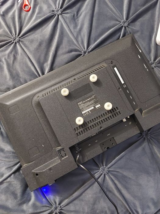 TV Smart NEI diagonala 63 cm