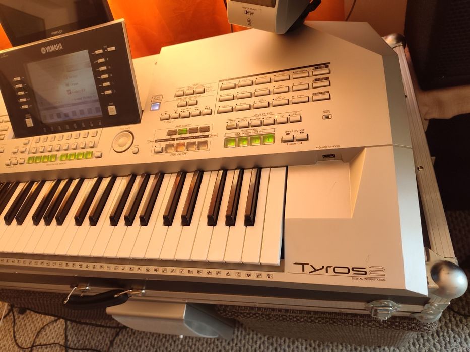 Vând orga Yamaha tyros 2