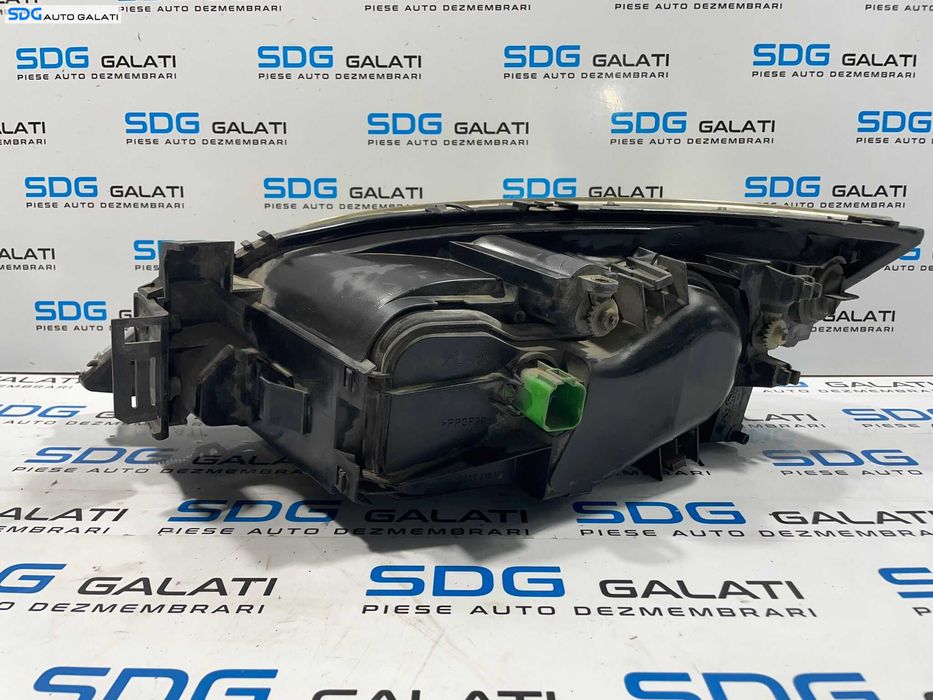 Far Dreapta EUROPA FARA Xenon cu Imperfectiuni Ford Mondeo 3 MK3 2000 - 2007 Cod 1S71-13005-AJ 0301174202 [L4128]