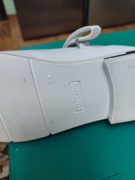 Белые туфельки для девочки