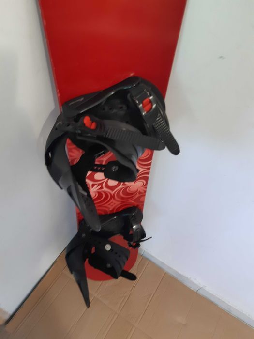 Placa snowboard Atomic Tika 144 cm cu legaturi optional boots Burton