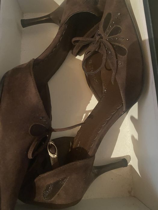 Распродажа Любая 1500 тг размер 38-39