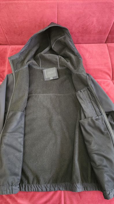 Продам ветровку Zara на мальчика
