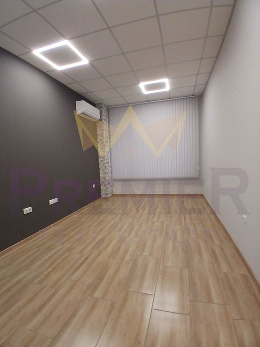 Дава се под наем Офис в Варна, Колхозен пазар - 152 кв.м за 1632 € - Снимка #7