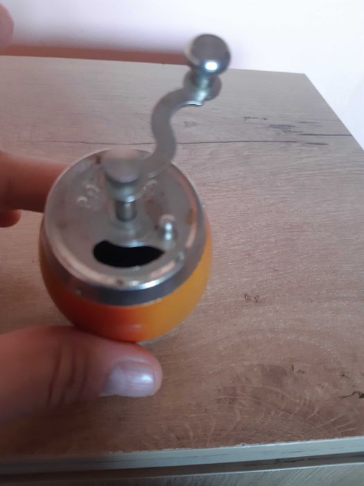 Мелничка за черен пипер Бг производство "Родина"