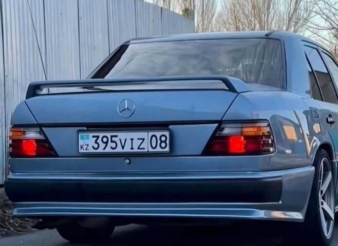 Спойлер на Мерседес W124 Mercedes-Benz