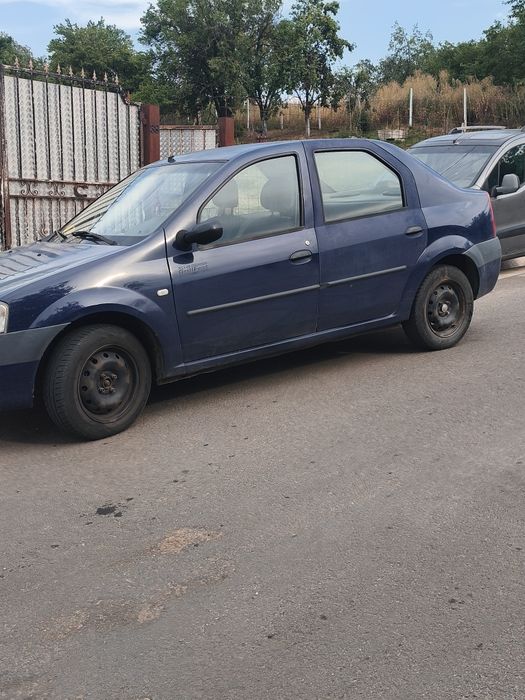 Vând Dacia Logan