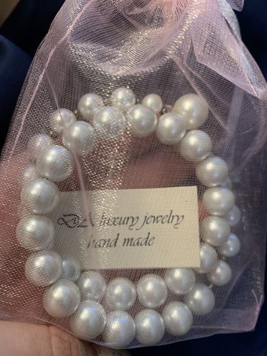 Ръчно изработени гривни и комплекти