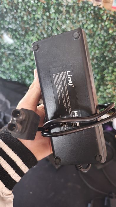 Alimentator pentru Xbox 360