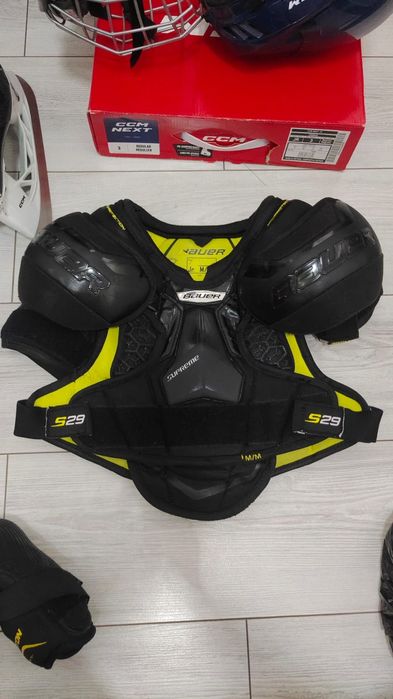 Хоккейные коньки и экипировка