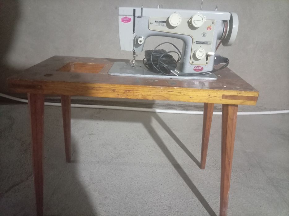 Tikuv mashinasi sotuladi