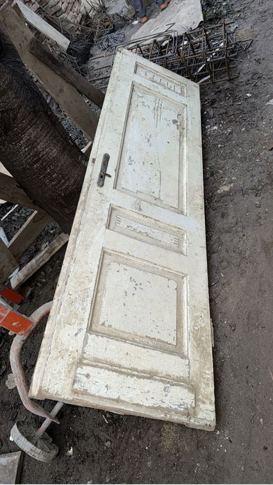 Vand usi foi si de usi cladire istorica lemn masiv