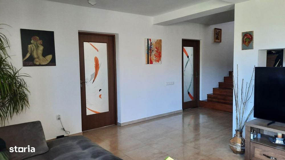 Casă spațioasă, 4 dormitoare, 1.514 mp teren, garaj | zonă centrală