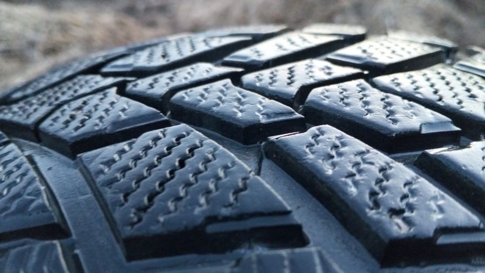 Продам резину 2 балкона.