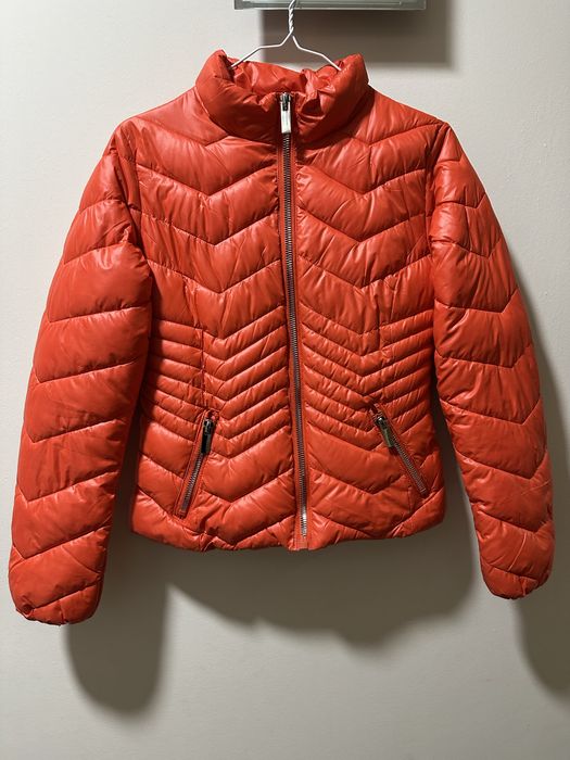 Дамско червено есенно яке