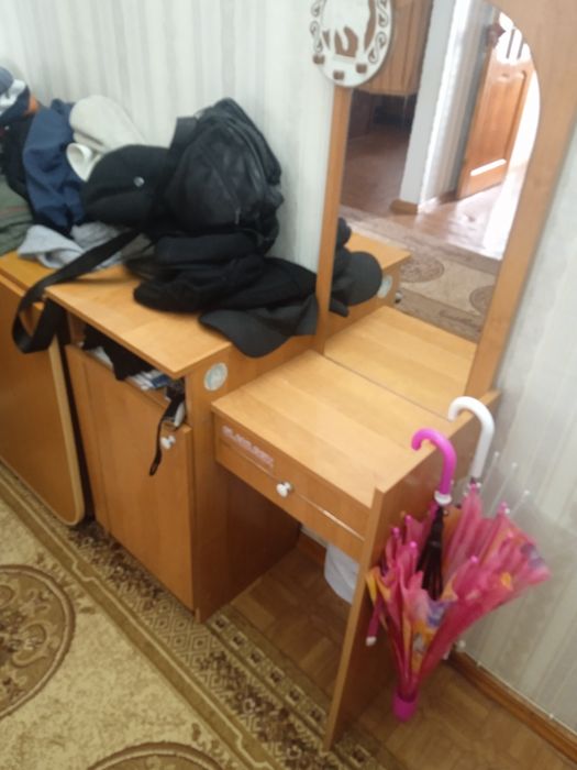 Трюмо с зеркалом