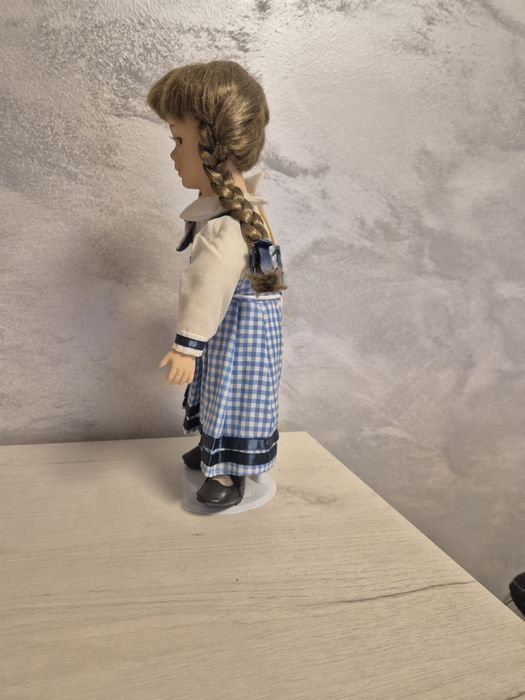 Продавам порцеланови кукли