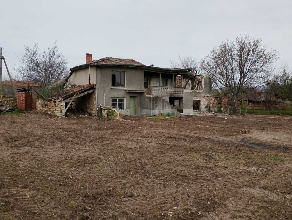 Къща на село в стар Български стил