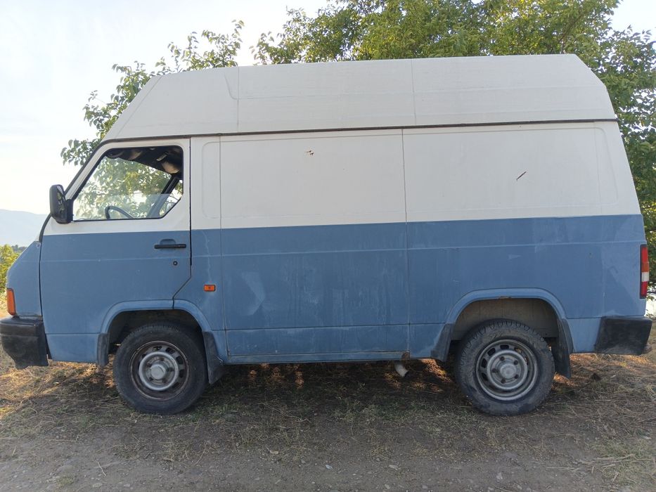 Бус Nissan Trade 75